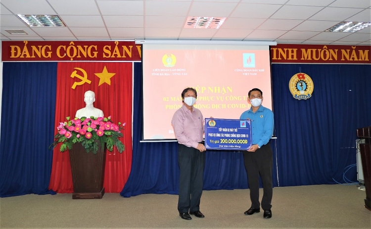 Công đoàn Dầu khí Việt Nam trao tặng máy thở cho tỉnh Bà Rịa - Vũng Tàu