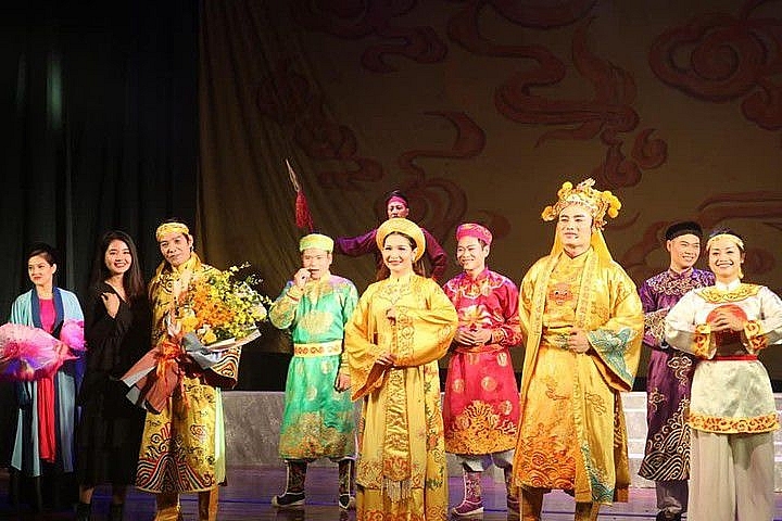 99 viên chức hạng IV là đạo diễn nghệ thuật, diễn viên, họa sĩ thuộc 6 Nhà hát trực thuộc Sở Văn hóa và Thể thao Hà Nội đã nhanh chóng nhận được gói hỗ trợ