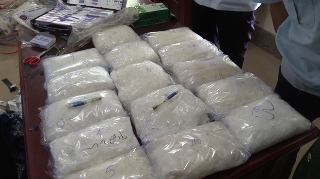 Khởi tố vụ vận chuyển 16kg ma túy bằng xe khách qua cửa khẩu Hoa Lư