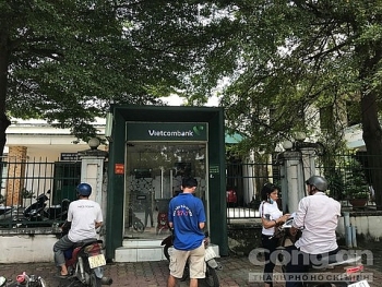 Bình Dương: Bắt kẻ cướp tiền của phụ nữ ngay tại trụ ATM