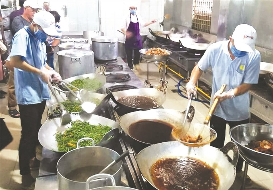 Tin tức kinh tế ngày 20/10: Hàng ngàn trường hợp vi phạm an toàn thực phẩm ở TP HCM