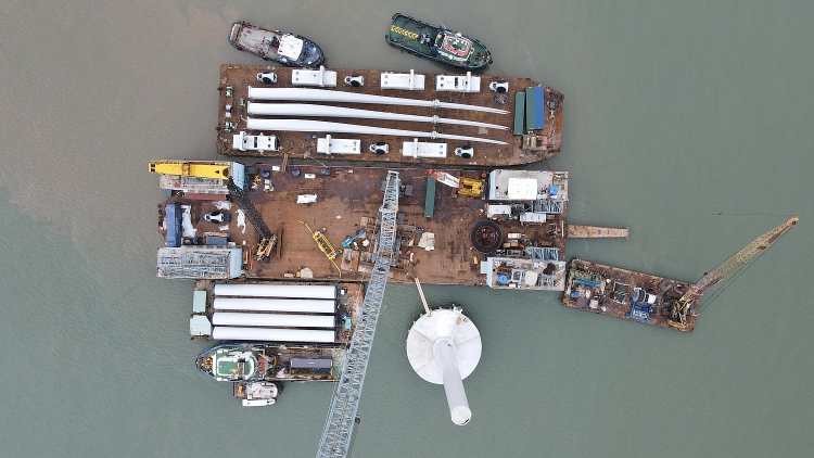 PV Shipyard đón tàu chở thiết bị điện gió siêu trường siêu trọng của Dự án Tân Ân