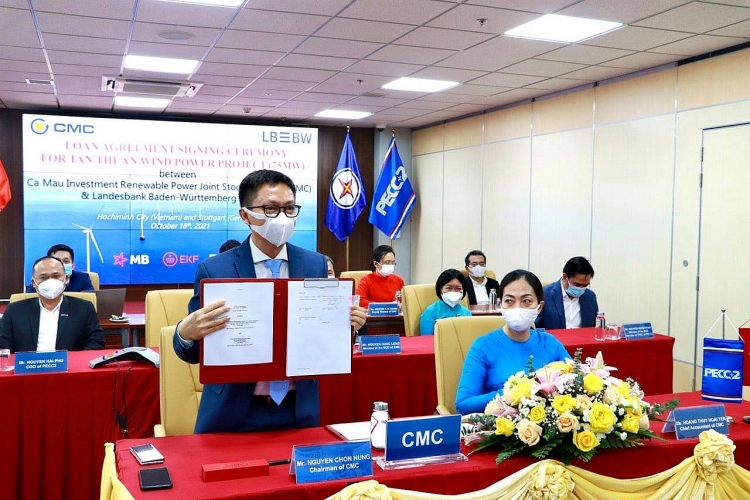Lễ ký hợp đồng tín dụng cho dự án Nhà máy điện gió Tân Thuận 