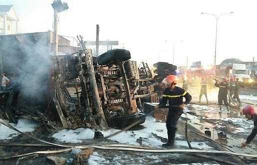 Khởi tố vụ xe bồn chở xăng lật gây cháy làm 6 người chết