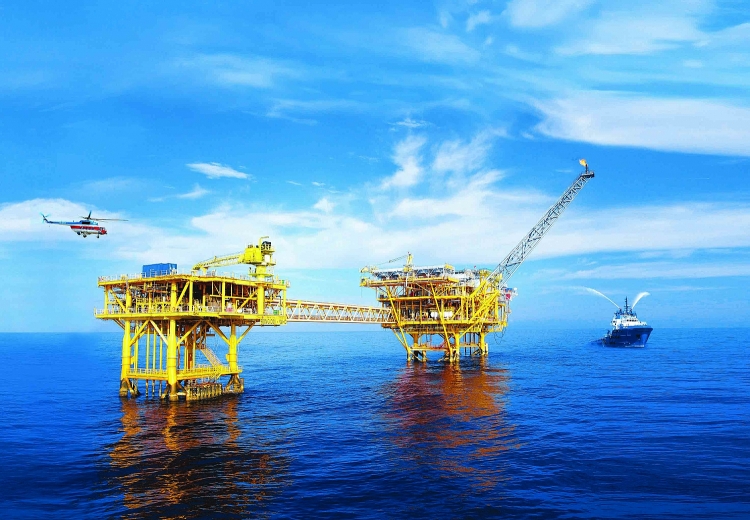 Hoạt động khai thác dầu khí trên biển