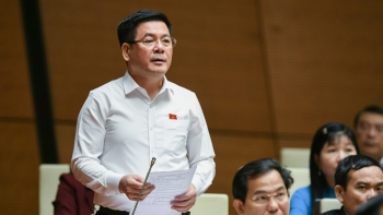 Bộ trưởng Công Thương Nguyễn Hồng Diên trả lời chất vấn về vấn đề thiếu hụt xăng dầu