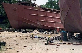 TP.HCM: Nổ xưởng đóng tàu, nạn nhân nằm la liệt