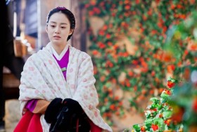 Những hình ảnh mới nhất của Kim Tae Hee tại phim trường “Jang Ok Jung”