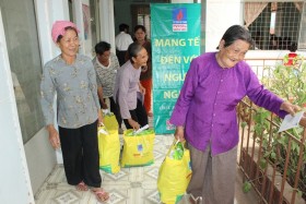 PVFCCo SE trao quà tết cho người nghèo ở Tây Ninh