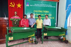 PVFCCo tặng máy sạc tiêu cho nông dân Chư Sê