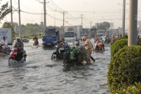 Đầu năm, đường Sài Gòn đã thành “sông”