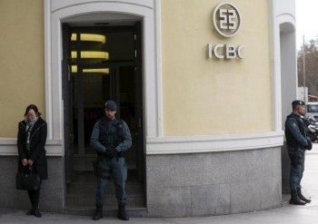 100 cảnh sát Tây Ban Nha đột kích ngân hàng Trung Quốc