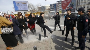 Phụ nữ Thổ Nhĩ Kỳ biểu tình nhân ngày 8-3