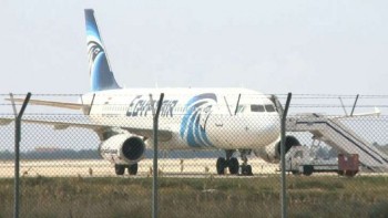 Không tặc cướp máy bay EgyptAir mang bom giả