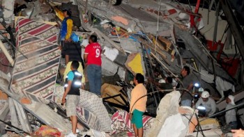 [Chùm ảnh] Sau Nhật Bản, động đất lại tàn phá Ecuador