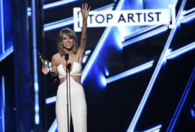 Taylor Swift lập kỷ lục Billboard mới