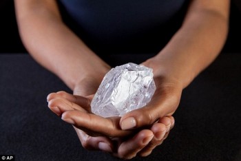 Ngắm viên kim cương 3 tỷ năm tuổi
