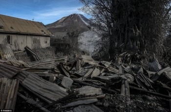Indonesia: Núi lửa phun trào thiêu rụi cả ngôi làng