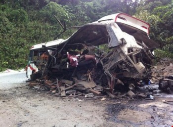 Xe khách Việt Nam nổ tung ở Lào, 9 người thiệt mạng