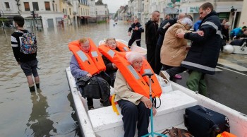 Pháp ban bố tình trạng khẩn cấp do lũ lụt