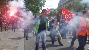 10 nghìn người Pháp xuống đường biểu tình