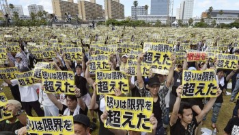 Hơn 70.000 người Nhật biểu tình đòi đóng cửa căn cứ quân sự Mỹ