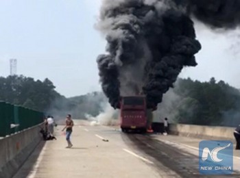 Trung Quốc: Xe bus bốc cháy, 35 người chết