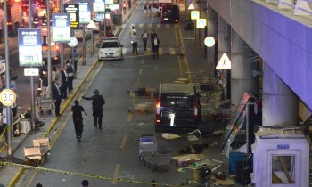 Hiện trường vụ đánh bom đẫm máu ở sân bay Istanbul