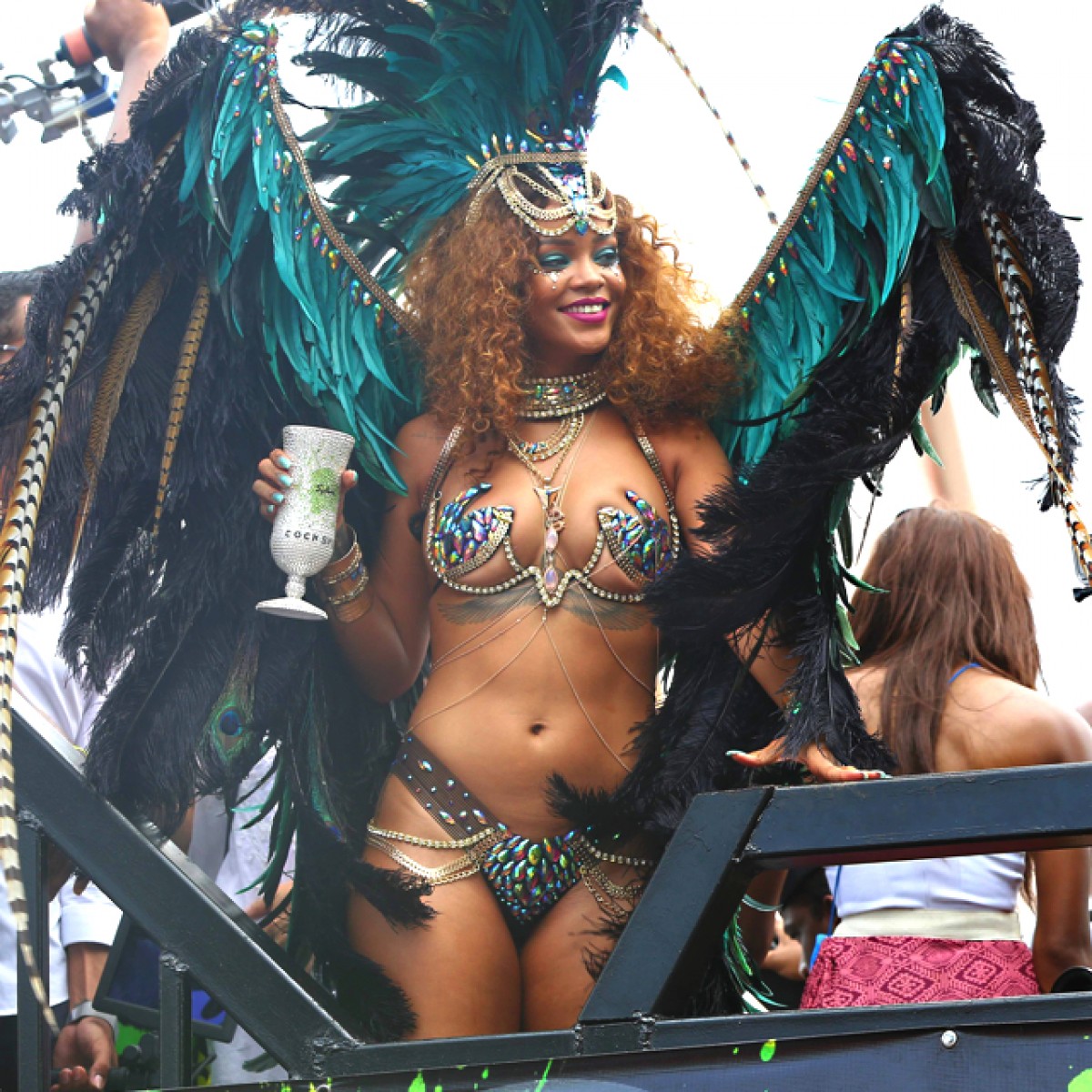 Rihanna sexy ở lễ hội đường phố Kadooment Day