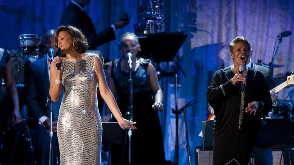 Nữ hoàng nhạc Pop Whitney Houston "tổ chức" liveshow