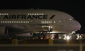 Máy bay Pháp hạ cánh khẩn cấp vì nghi có bom