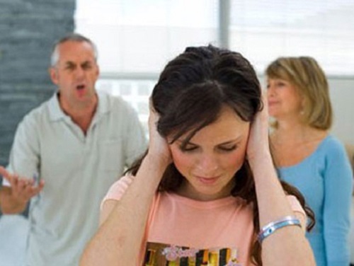 Chuyện khó tin nhưng có thật (số 27): Bố chồng đối xử nghiệt ngã với vợ chồng tôi