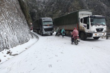 Cấm xe khách lưu thông tại tuyến đường có tuyết