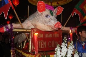 Mục sở thị lễ rước lợn độc nhất vô nhị tại Hà Nội