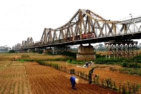 Phương án xây cầu vượt sông nào để bảo tồn cầu Long Biên?