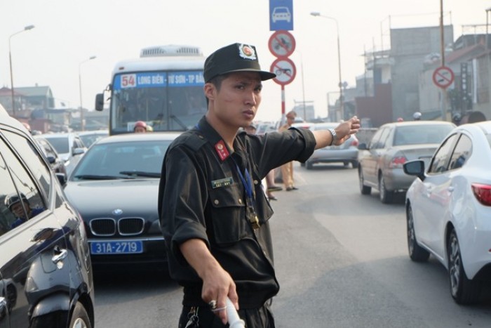Hà Nội: Tăng cường gần 400 cảnh sát xuống đường điều tiết giao thông