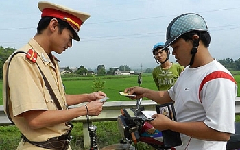 Các lỗi mà người đi xe máy sẽ bị tước bằng lái