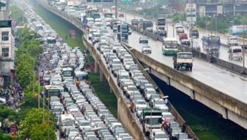 Bí thư Hà Nội: Hạ tầng giao thông Thủ đô ở mức báo động