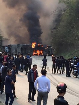 Vụ TNGT thảm khốc ở Hòa Binh: 3 người chết vì đám cháy