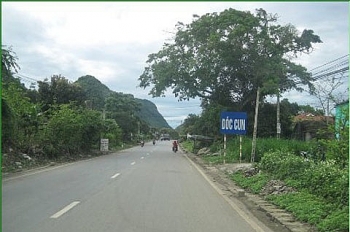 Làm đường bộ nối Hòa Bình - Mộc Châu