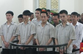 Hà Nội: Hai nhóm thanh niên đấu súng lĩnh án