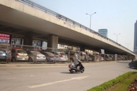 Bộ GTVT yêu cầu Hà Nội dẹp các điểm trông xe dưới gầm cầu