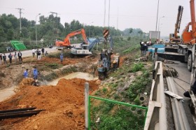 Lại vỡ đường ống dẫn nước từ sông Đà về Hà Nội