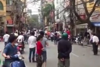 Hà Nội: Cảnh sát nổ súng giải tán đám đông