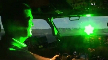 Lại xảy ra hiện tượng chiếu tia laser vào máy bay
