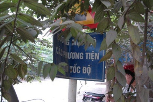 Hà Nội chấn chỉnh biển báo giao thông