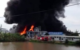 Bắc Ninh: Cháy lớn tại công ty sản xuất đồ xốp