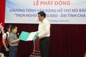 Bộ trưởng Đinh La Thăng kêu gọi hỗ trợ mũ bảo hiểm cho cộng đồng