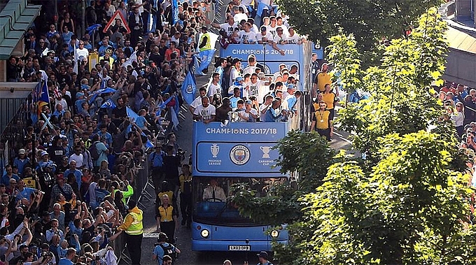 Silva về quê chăm con, bỏ qua màn diễu hành của Man City