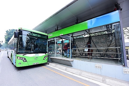 Hà Nội thí điểm 3 tuyến buýt sử dụng nhiên liệu sạch